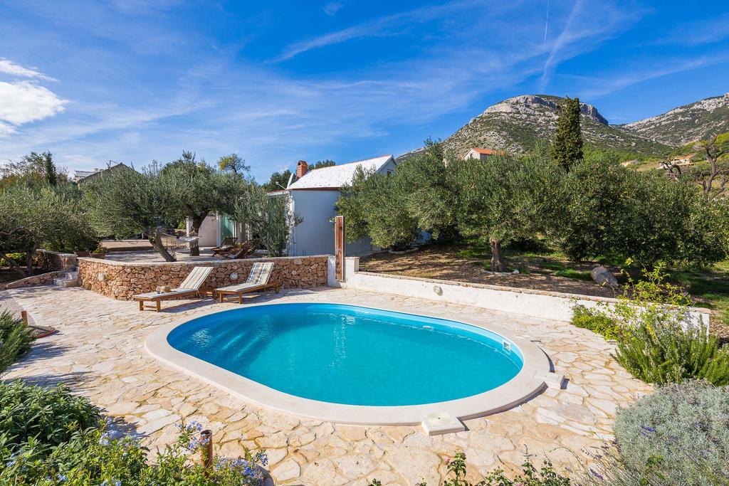Holiday Home Zlatni San - Private Heated Pool Bol Room photo